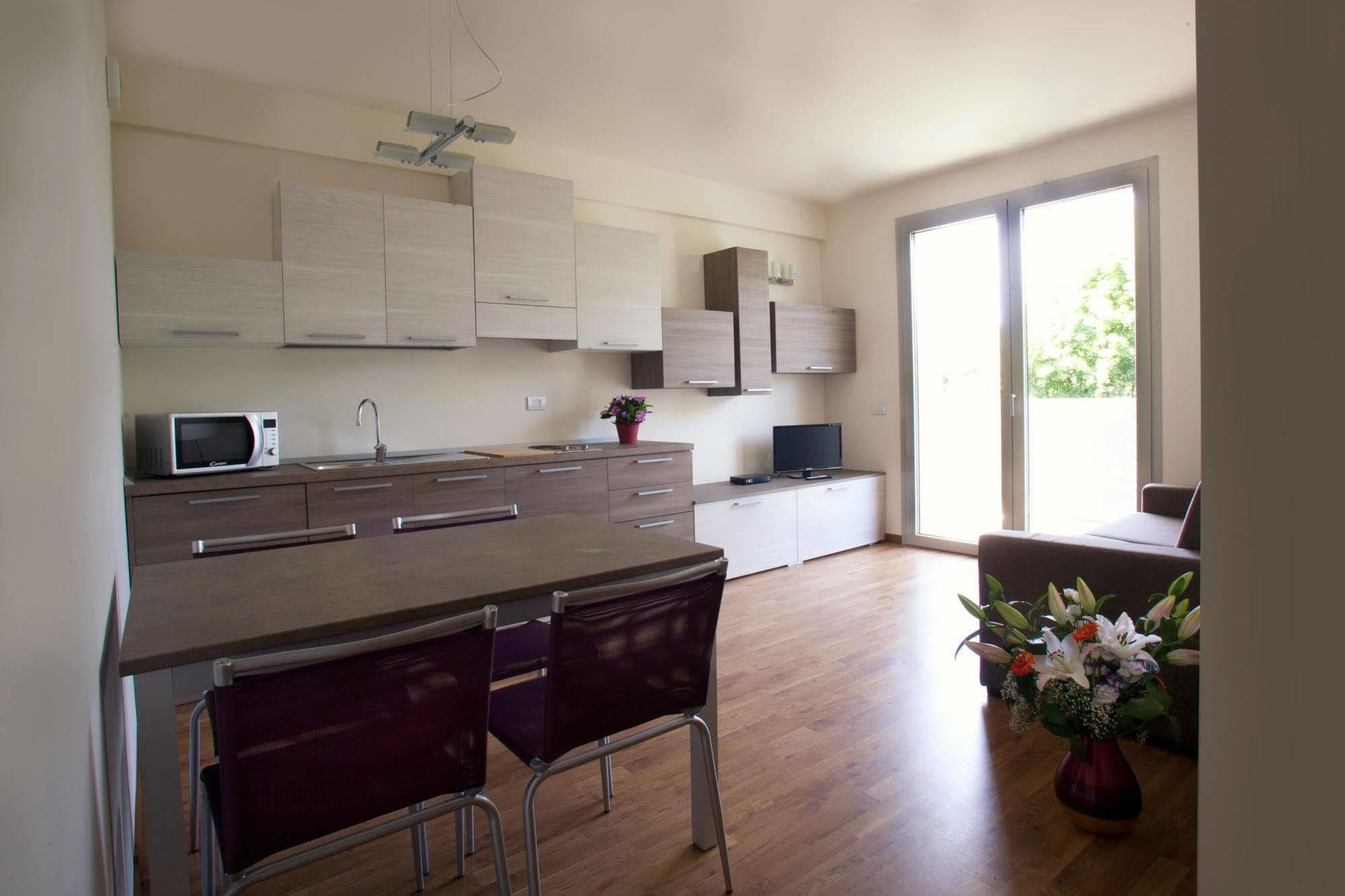 Residence Le Querce แชร์นุสโก ซุล นาวีโญ ภายนอก รูปภาพ