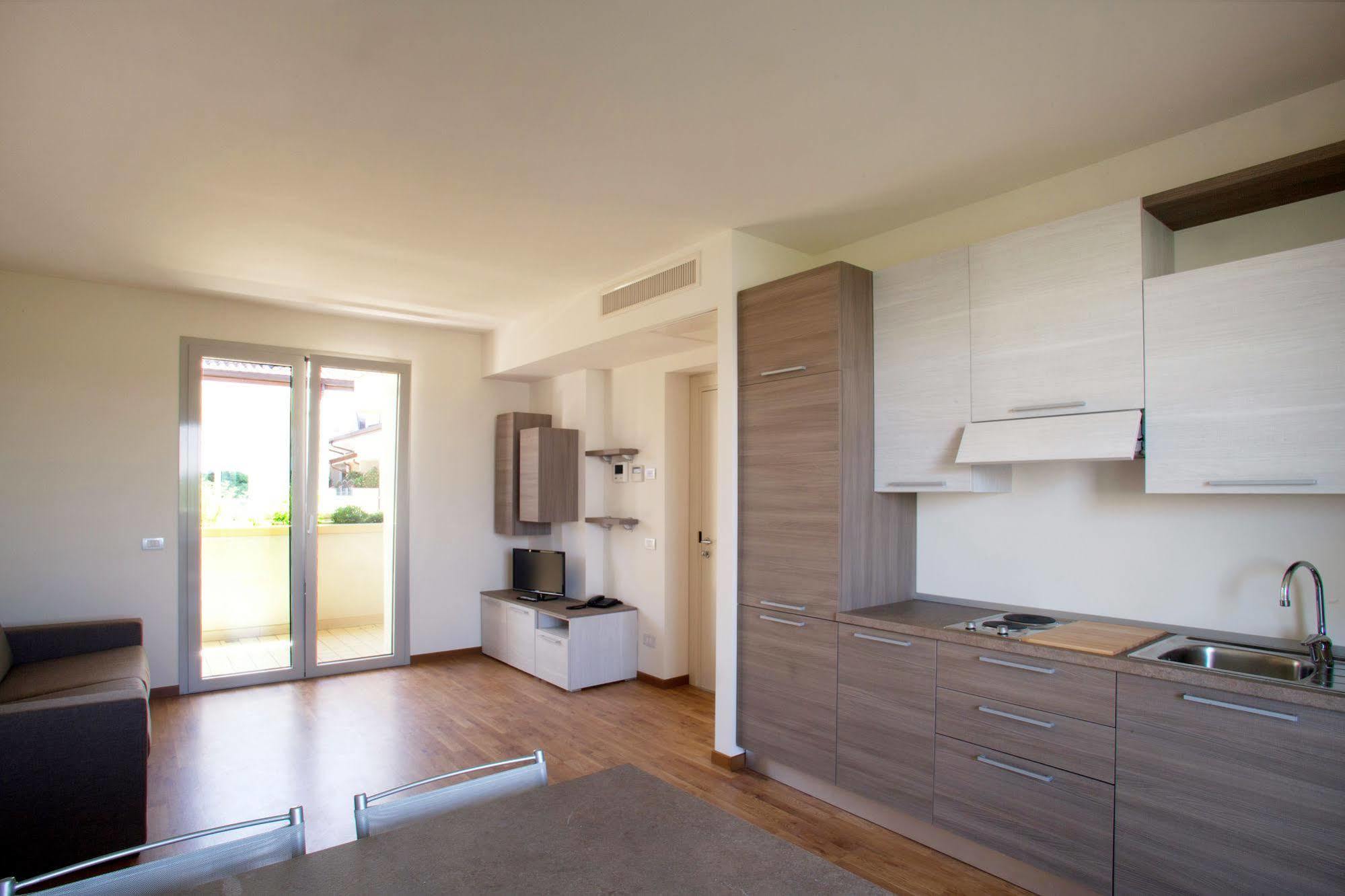 Residence Le Querce แชร์นุสโก ซุล นาวีโญ ภายนอก รูปภาพ