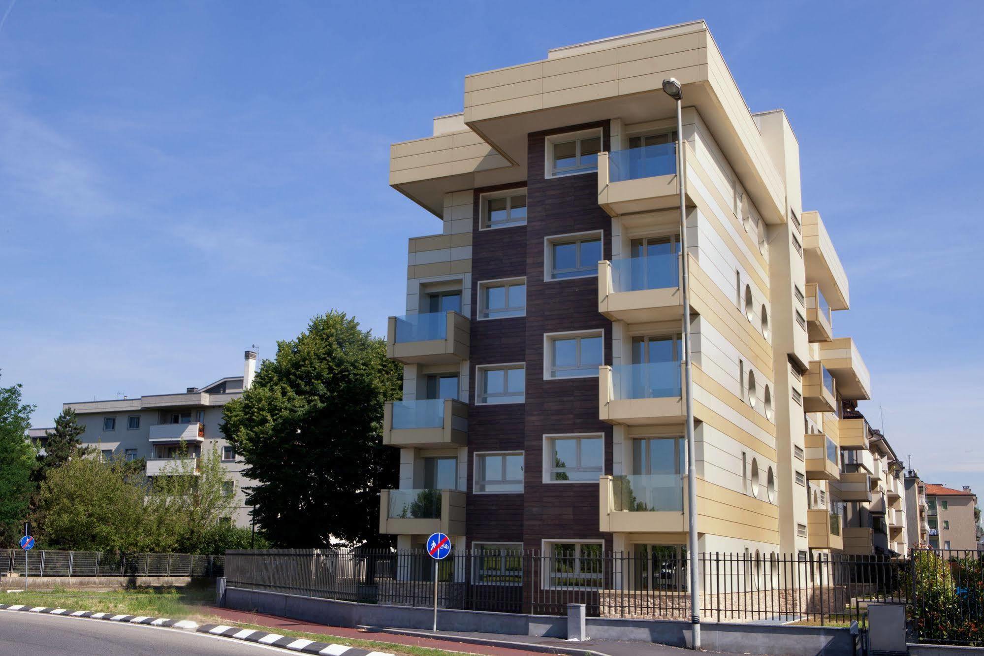 Residence Le Querce แชร์นุสโก ซุล นาวีโญ ภายนอก รูปภาพ