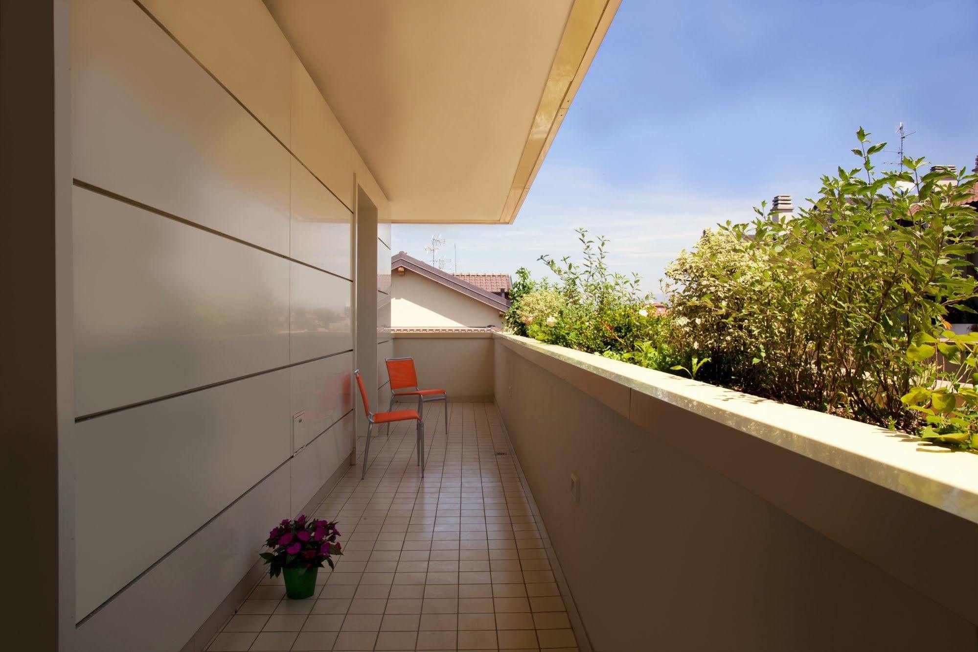 Residence Le Querce แชร์นุสโก ซุล นาวีโญ ภายนอก รูปภาพ